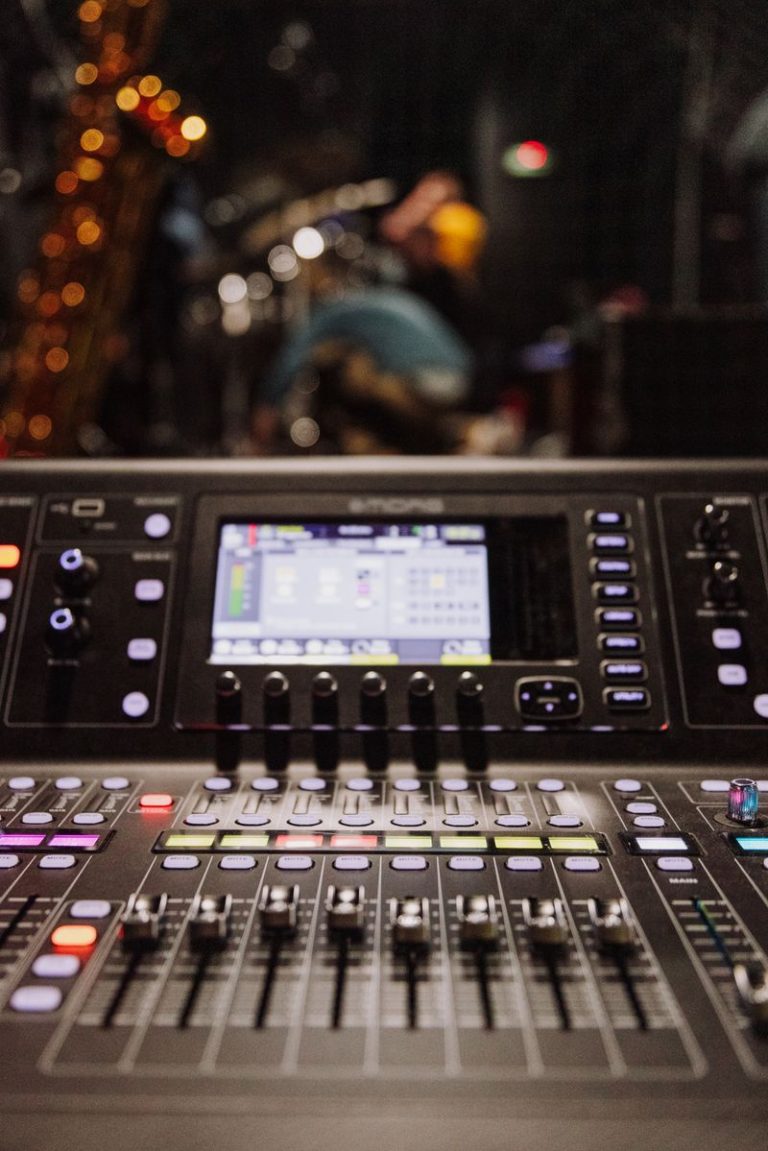 Digitalna audio mikseta u muzičkom studiju